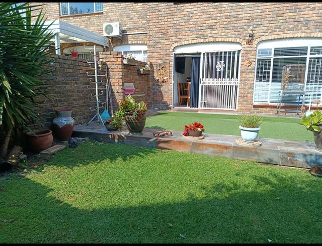 3 BEDROOM TOWNHOUSE TO LET IN BRACKENDOWNS
